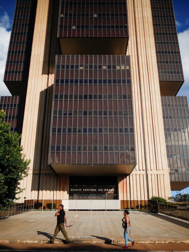 Setor público tem superávit de R$103 bi, mas estatais registram rombo de R$4,9 bi