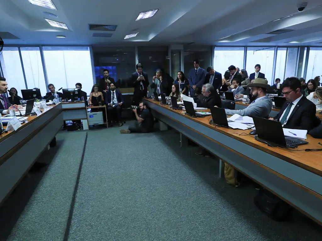 Sessão da CPMI do INSS é cancelada após atestados médicos