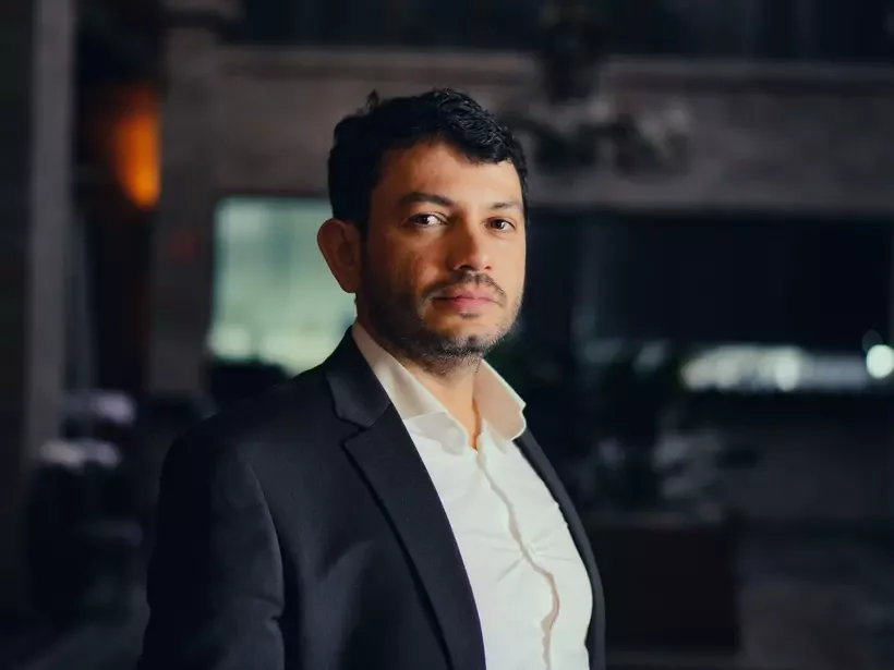 Danuzio Neto debate geopolítica, economia e eleições de 2026 Blumenau