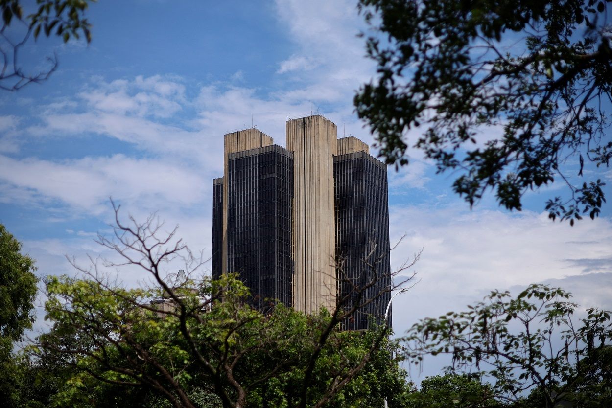 PF faz busca e apreensão contra ex-diretor do BC em investigação sobre o Banco Master