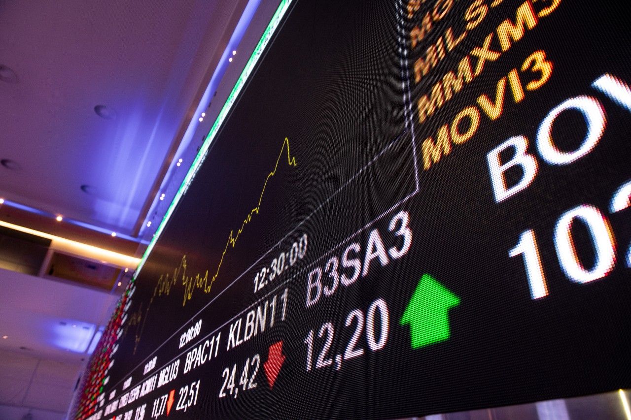 Itaú BBA indica 26 ações para 2026 em meio à volatilidade do mercado