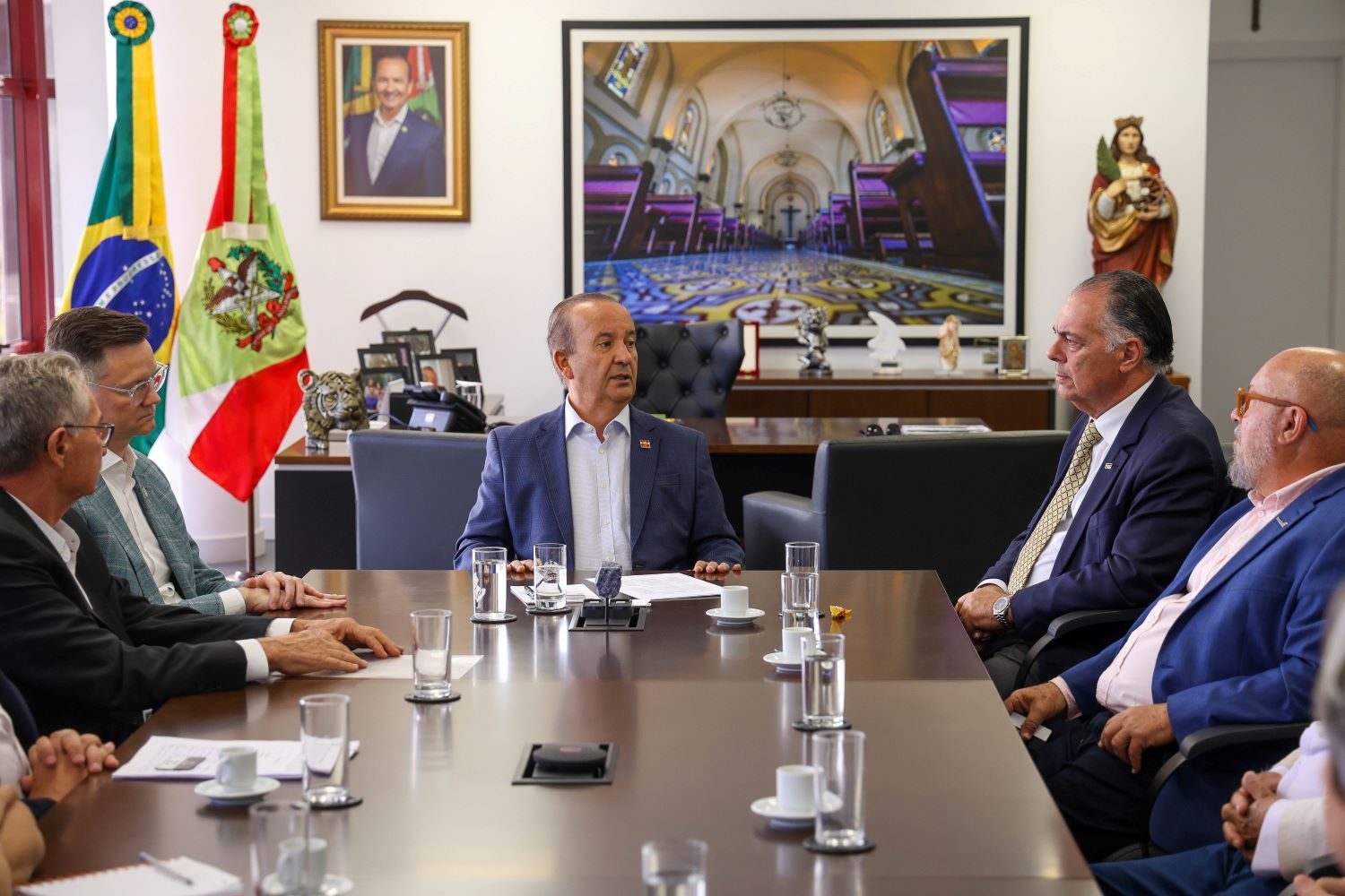 Jorginho Mello recebe acordo sobre piso salarial e encaminha projeto à Alesc