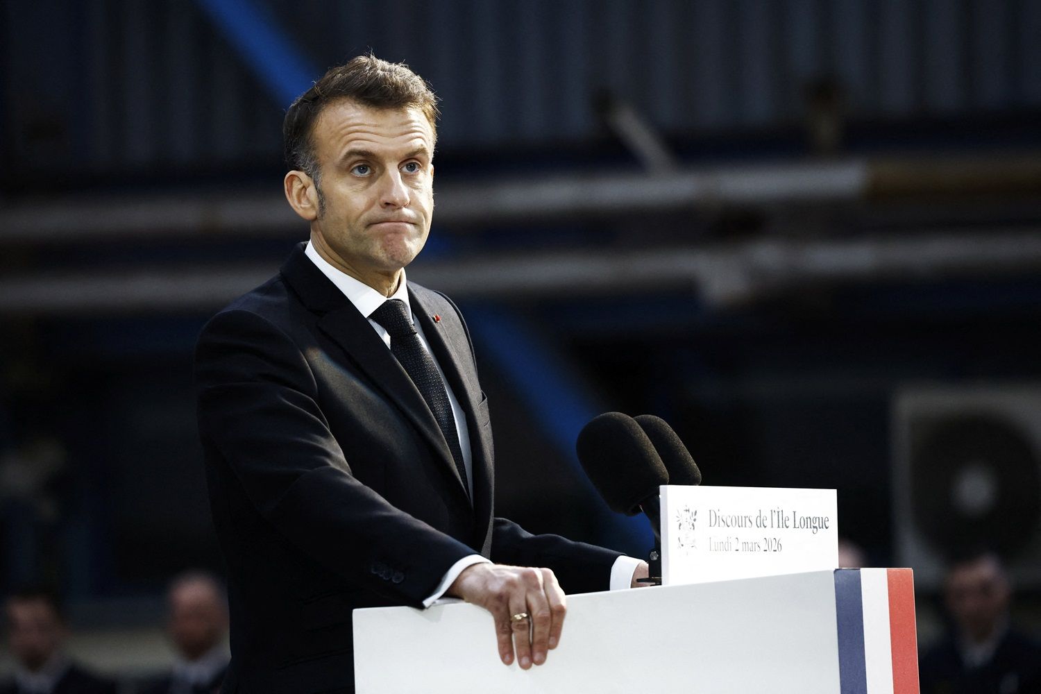 Macron pede que Irã cesse ataques contra países da região