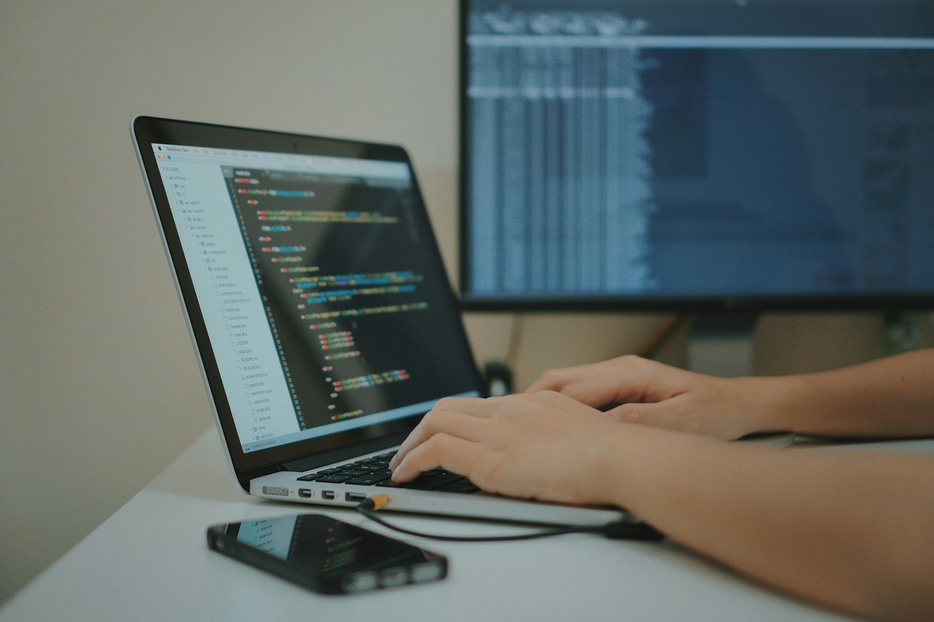 IA altera modelo de negócios de empresas de software, aponta debate