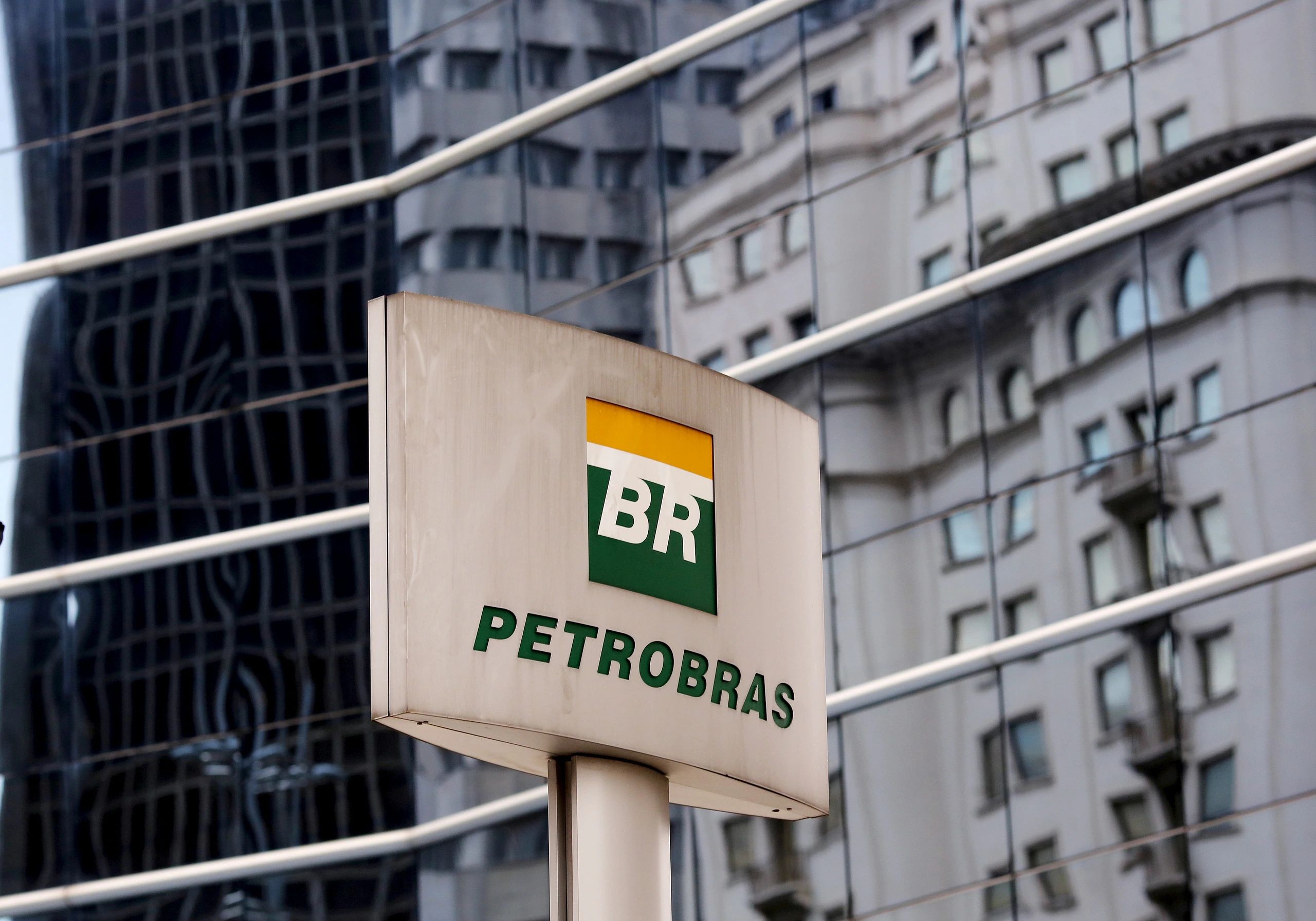 Petrobras sobe mais de 6% em NY com alta do petróleo