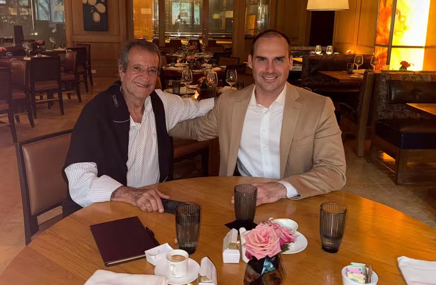 Valdemar Costa Neto se reúne com Eduardo Bolsonaro nos EUA