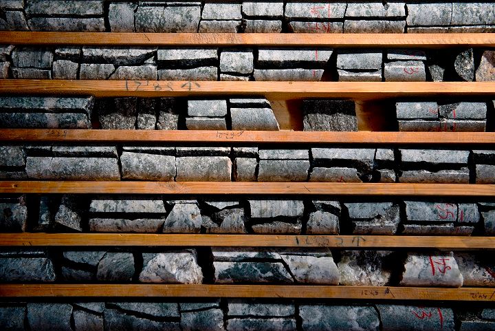 EUA assinam memorando sobre minerais críticos com Goiás