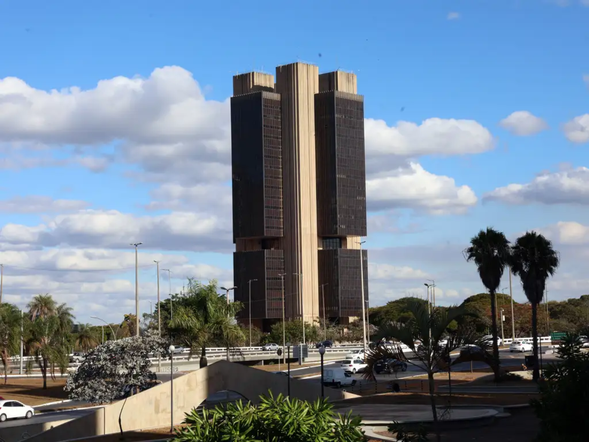 Banco Central cancela leilões de venda de dólares após anúncio