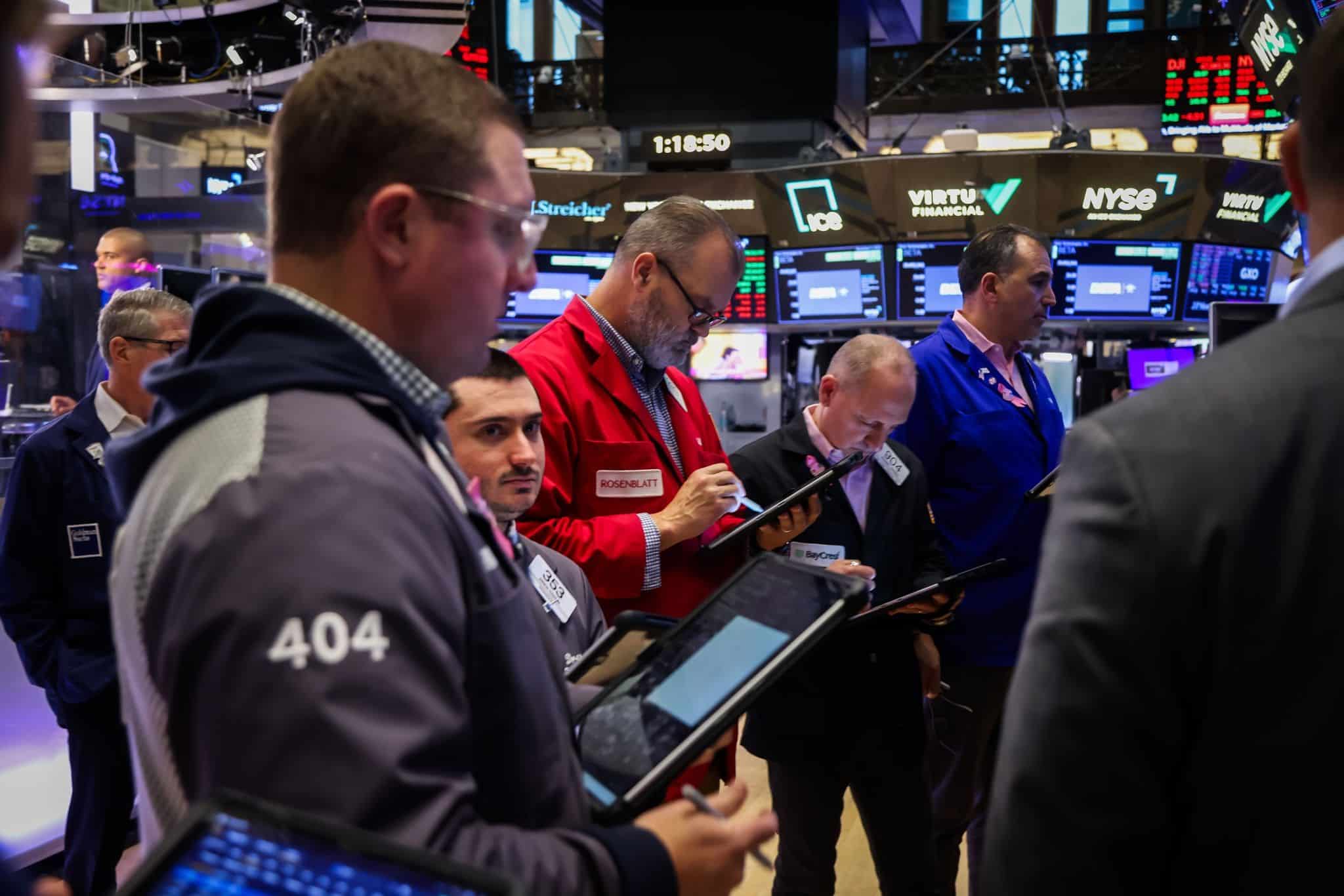 Futuros de ações em NY caem com guerra; petróleo sobe