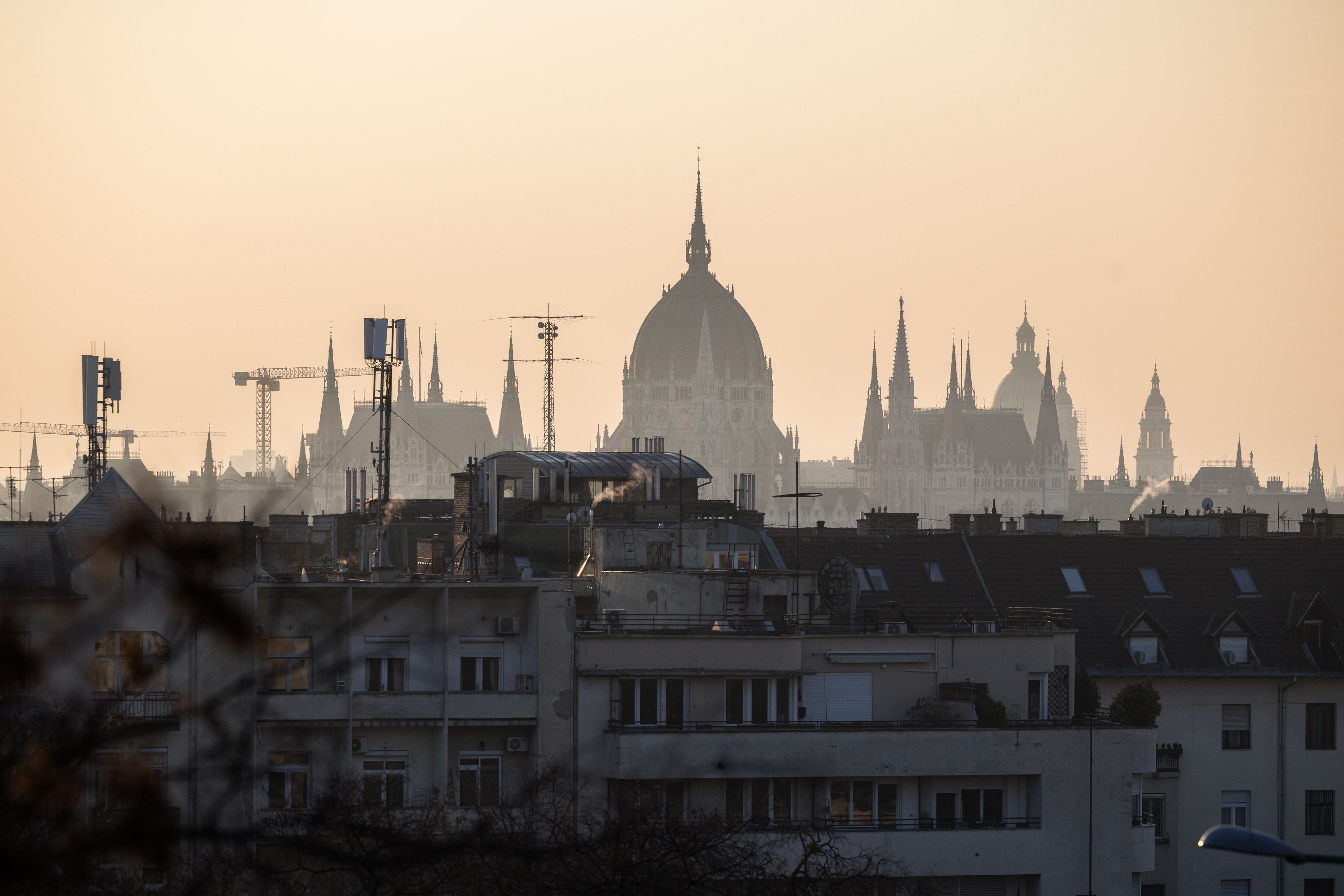 Dívida em Moeda Local de Mercados Emergentes Perde Força Após Conflito com Irã