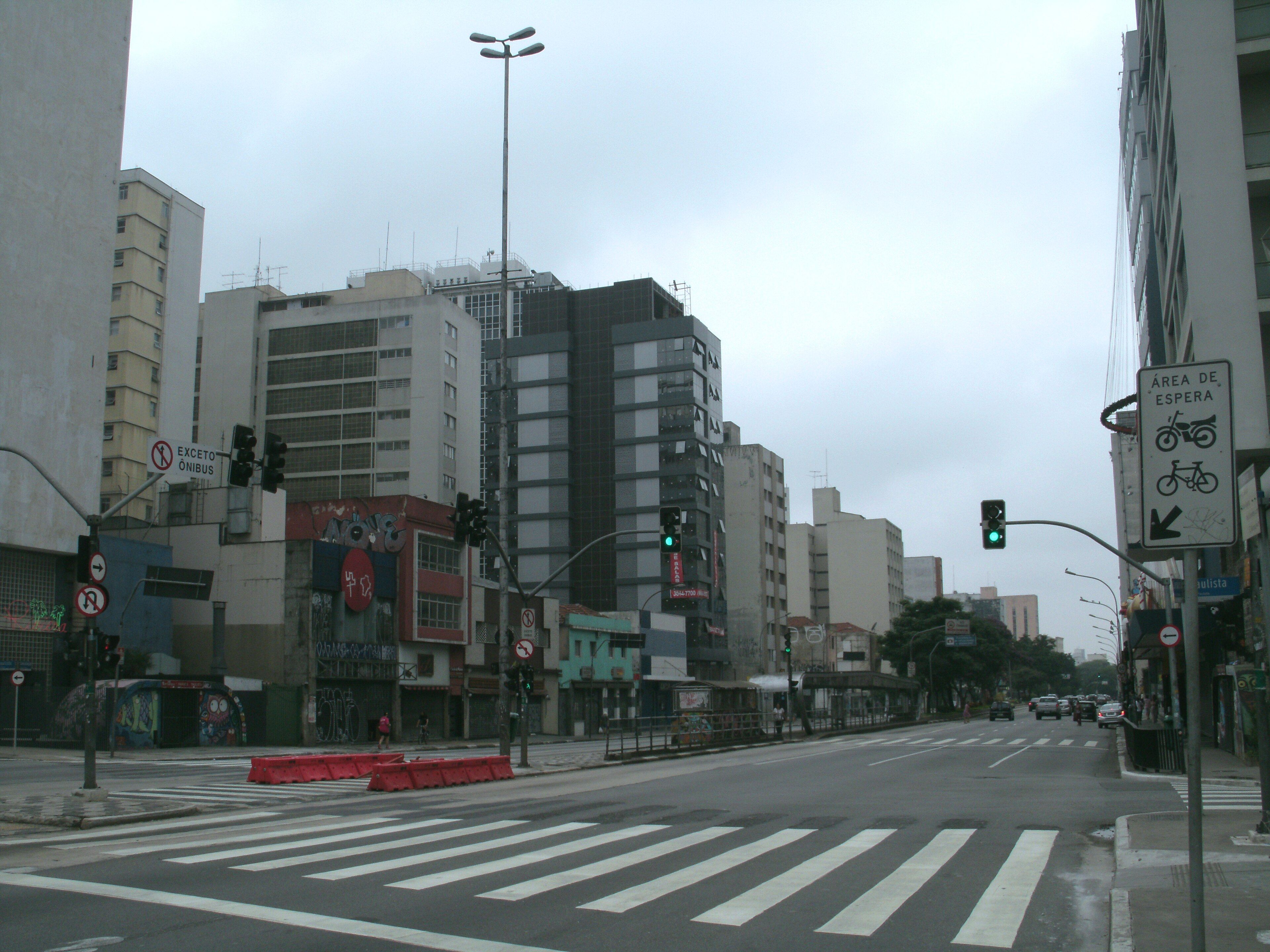 Rua da Consolação é liberada após explosão em São Paulo