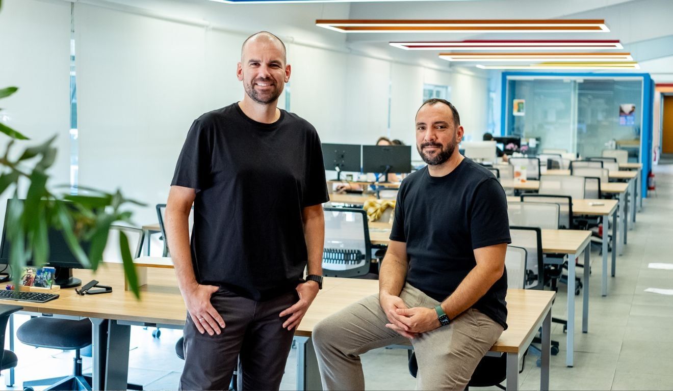 Dialetto e 8D Hubify anunciam fusão com meta de faturamento de R$ 23 milhões