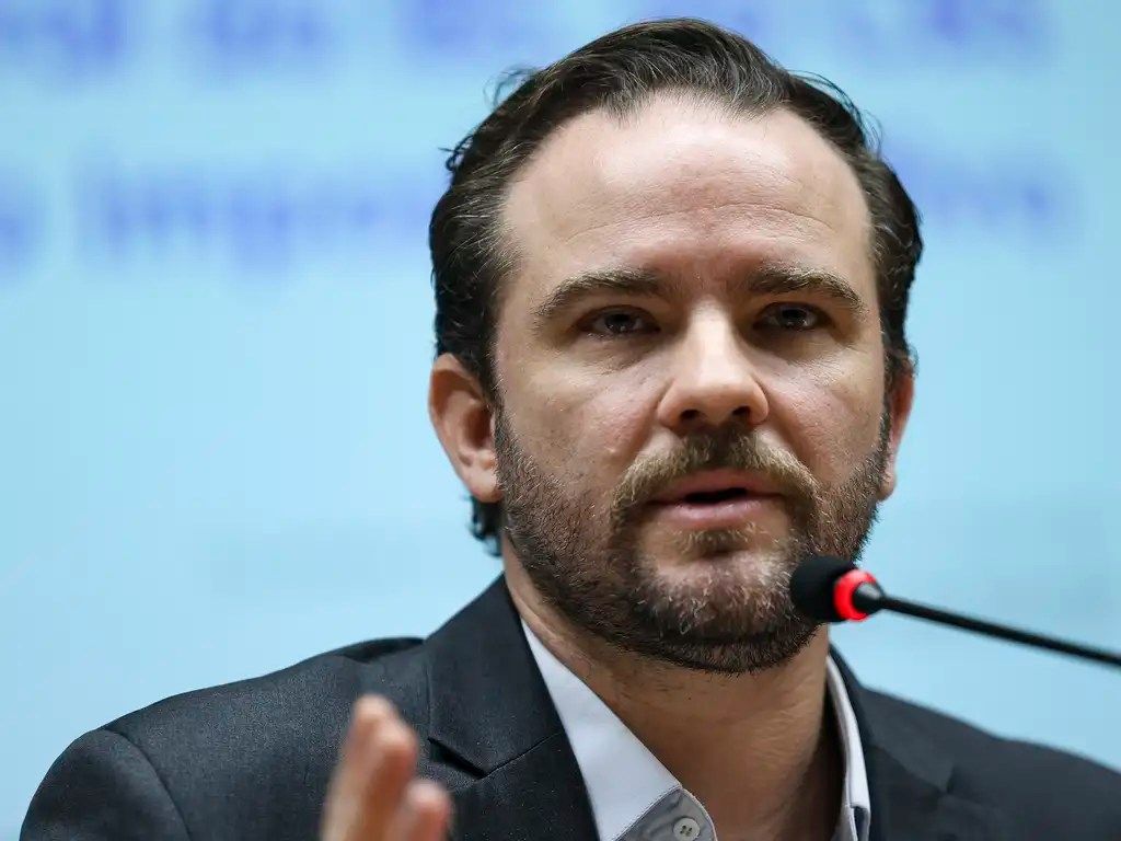 Durigan diz que Lula quer evitar repasse de preços da guerra aos brasileiros